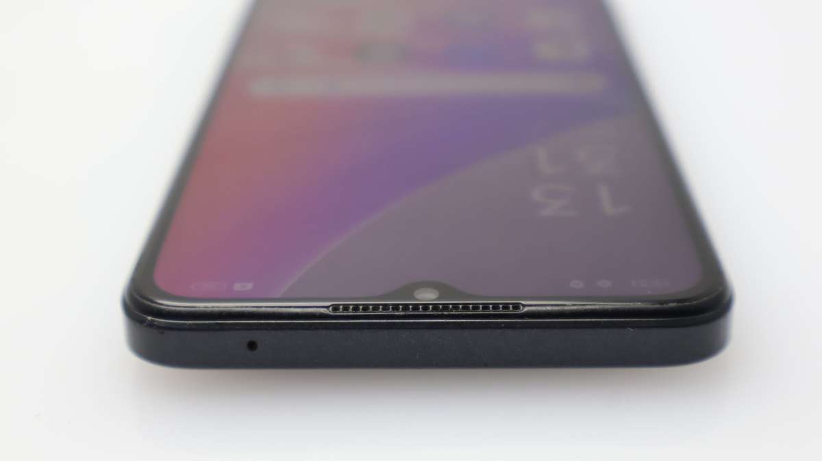 Oppo A77 128GB Dual Sim Black + 2 Secondhand Cover Bundle: R400