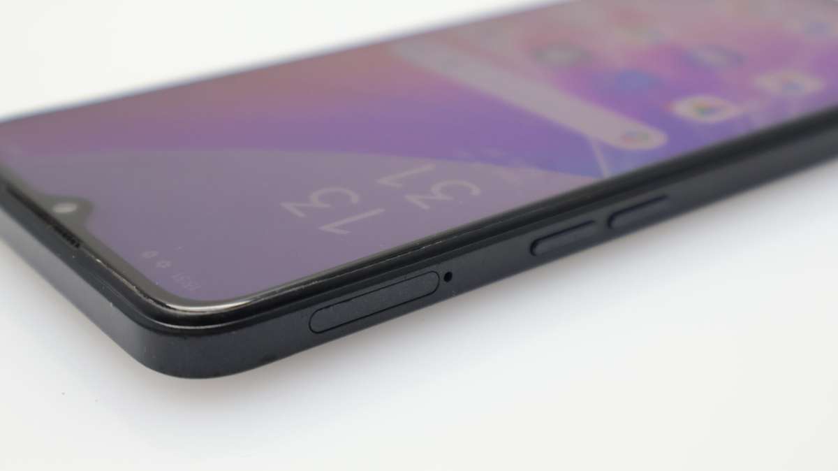 Oppo A77 128GB Dual Sim Black + 2 Secondhand Cover Bundle: R400