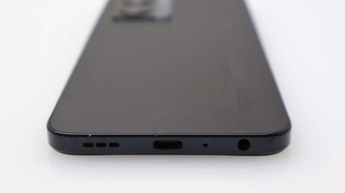 Oppo A77 128GB Dual Sim Black + 2 Secondhand Cover Bundle: R400