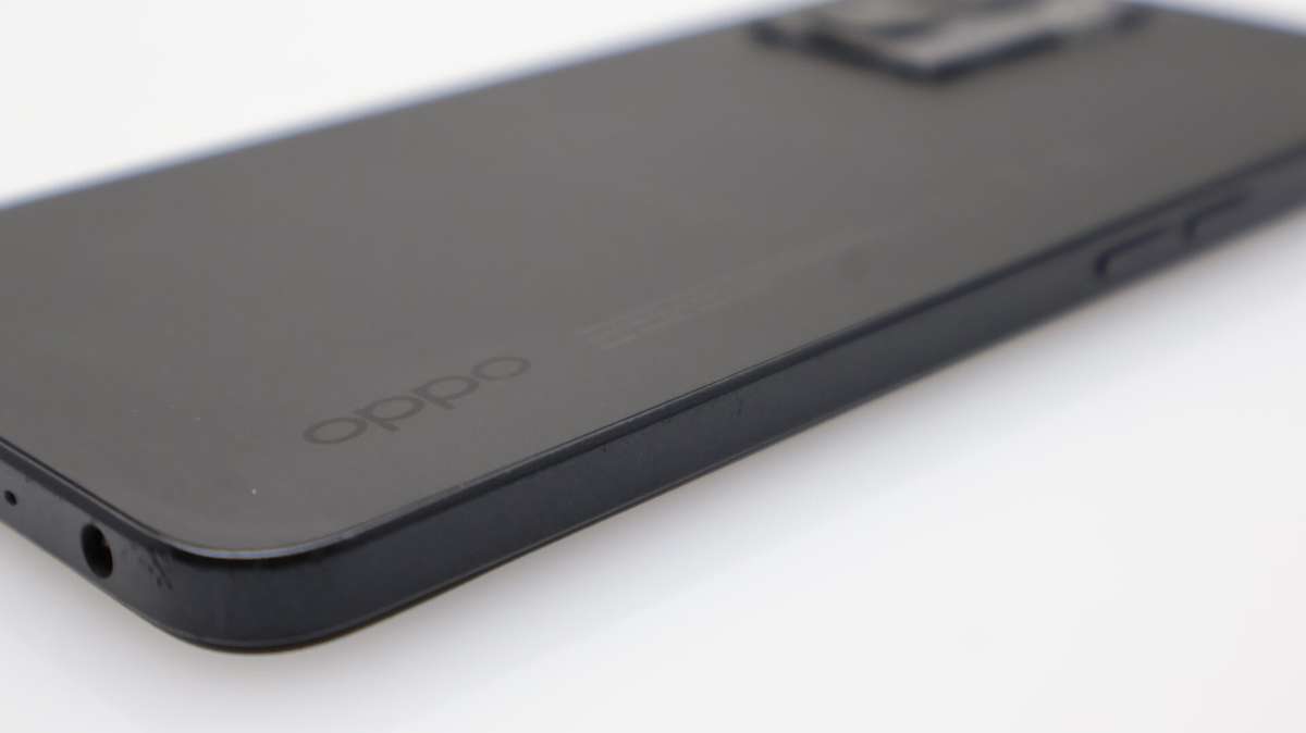 Oppo A77 128GB Dual Sim Black + 2 Secondhand Cover Bundle: R400