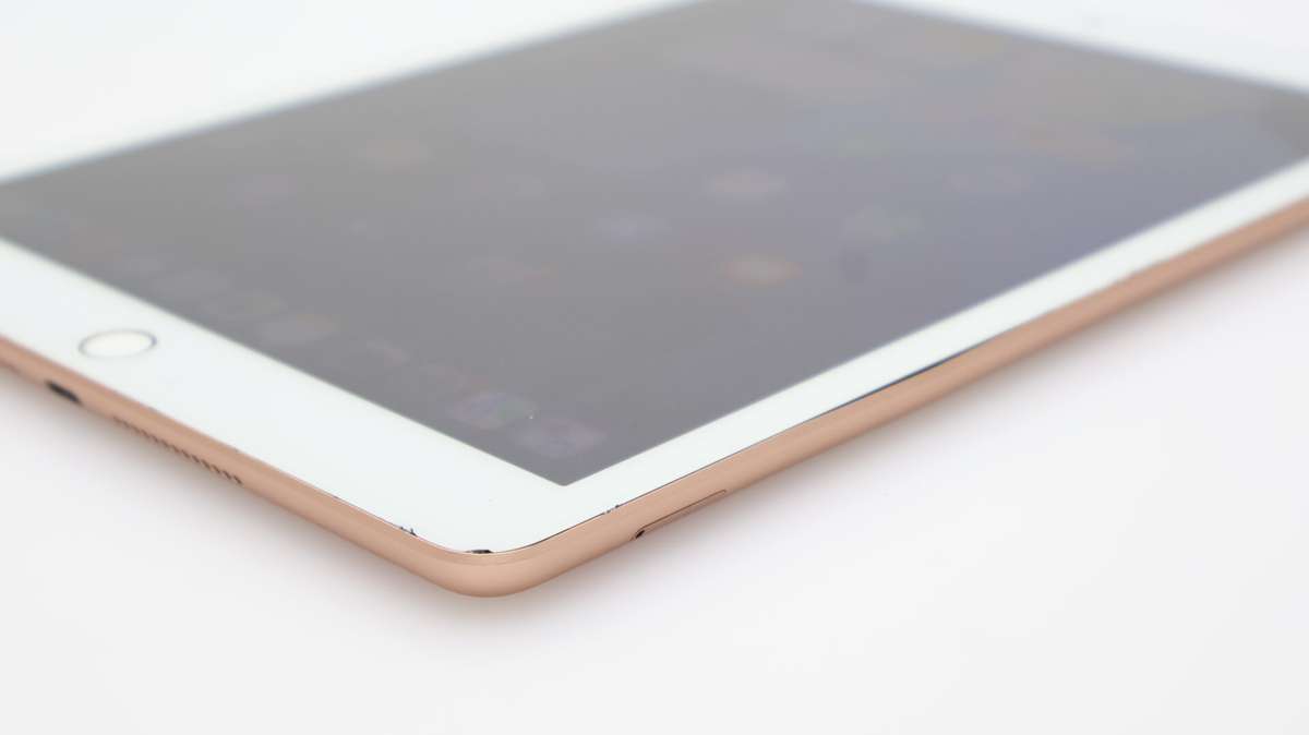 iPad 10.2" 8th Gen ( Wi-Fi/Cellular) 128GB Minor Back Light Issue Rose Gold