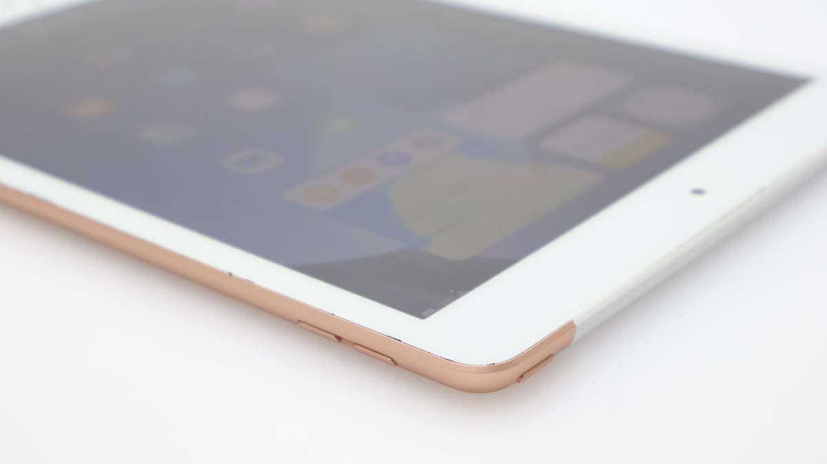 iPad 10.2" 8th Gen ( Wi-Fi/Cellular) 128GB Minor Back Light Issue Rose Gold