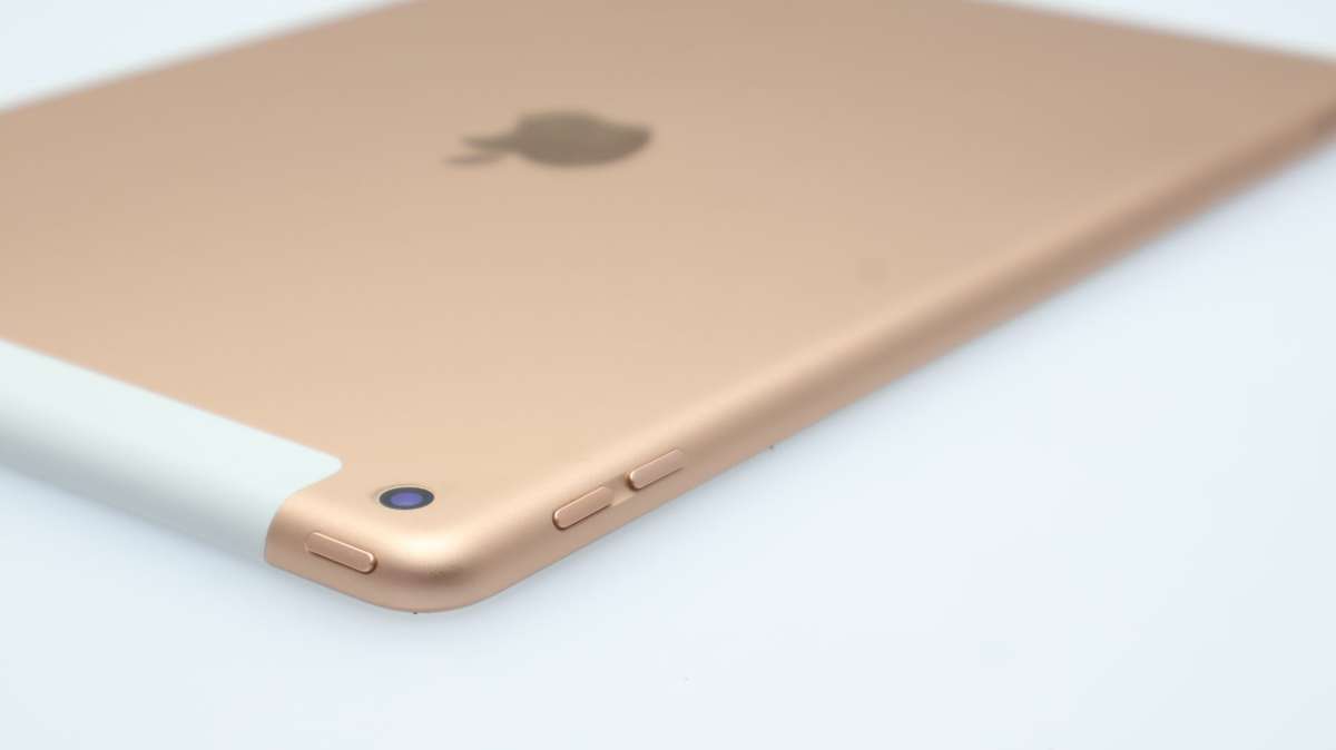 iPad 10.2" 8th Gen ( Wi-Fi/Cellular) 128GB Minor Back Light Issue Rose Gold