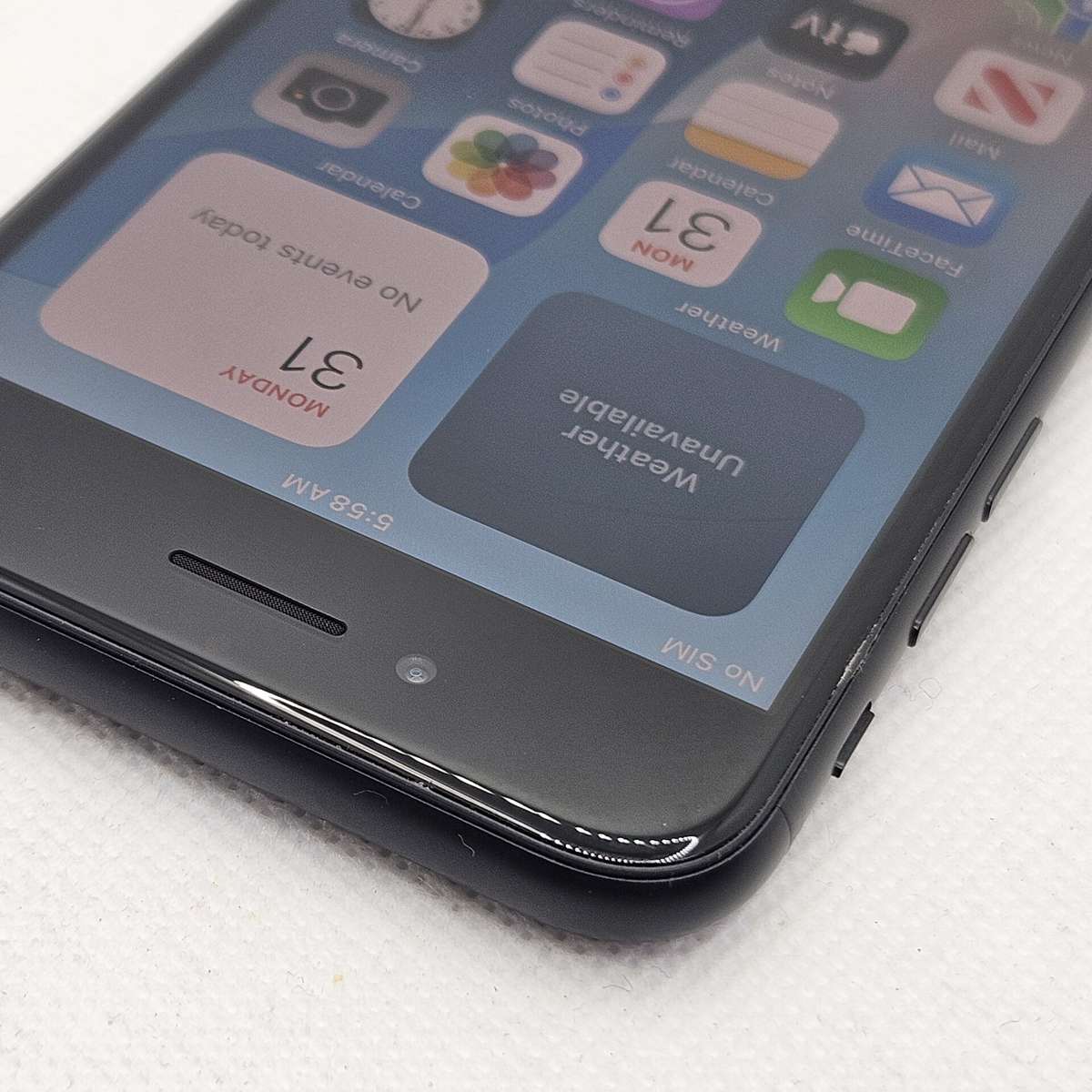 iPhone SE 2020 64GB Black (3 Month Warranty)