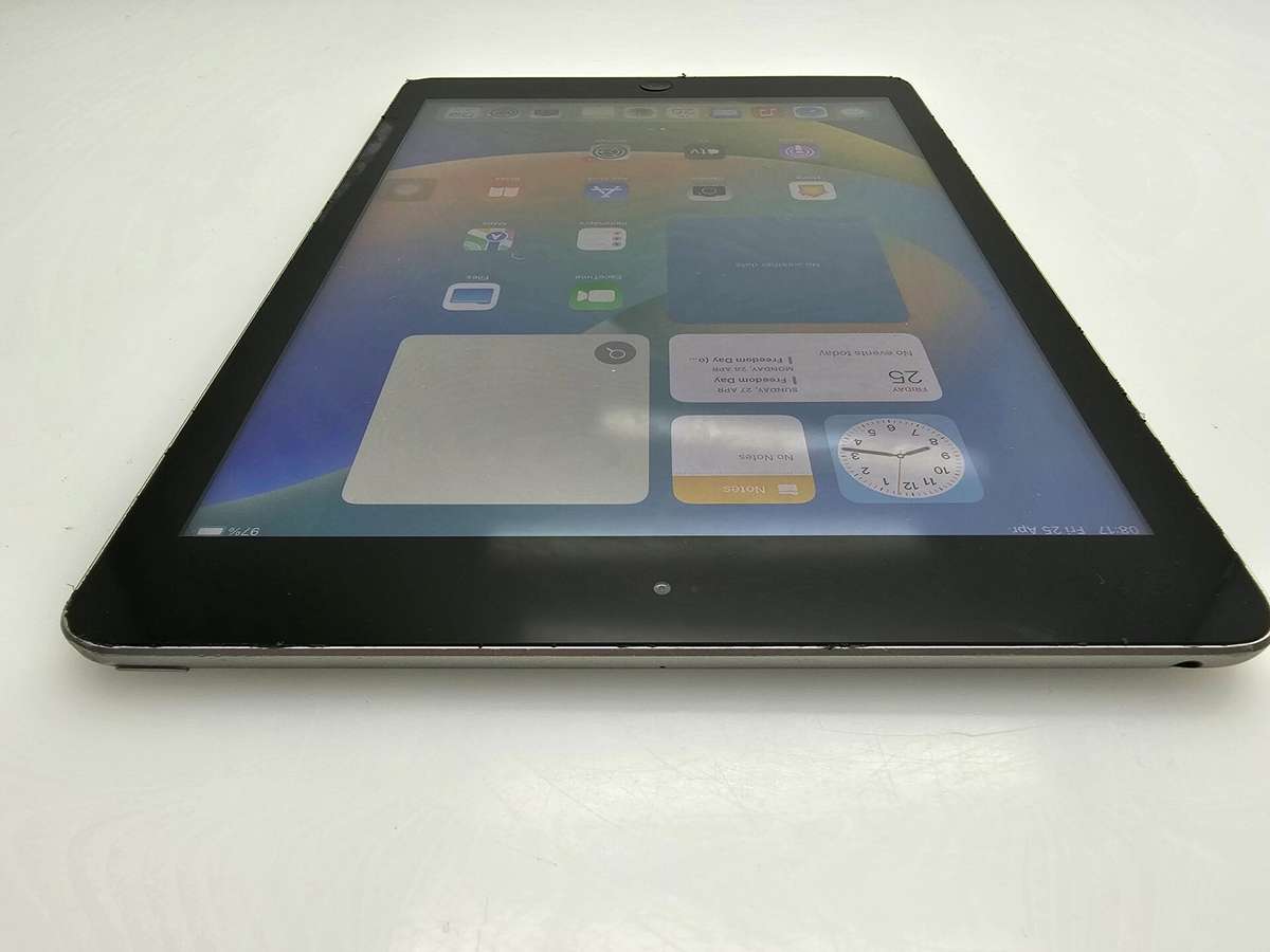 iPad 9.7" 5th Gen 32GB (Wifi Only) No Home Button No Touch ID Space Grey