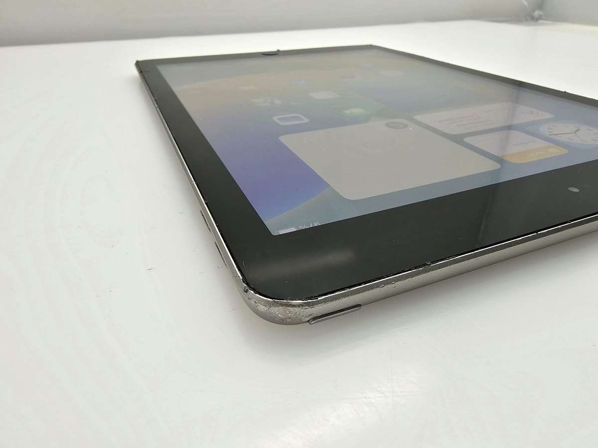 iPad 9.7" 5th Gen 32GB (Wifi Only) No Home Button No Touch ID Space Grey