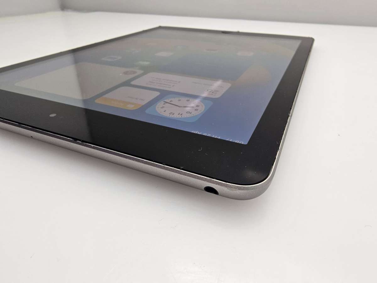 iPad 9.7" 5th Gen 32GB (Wifi Only) No Home Button No Touch ID Space Grey