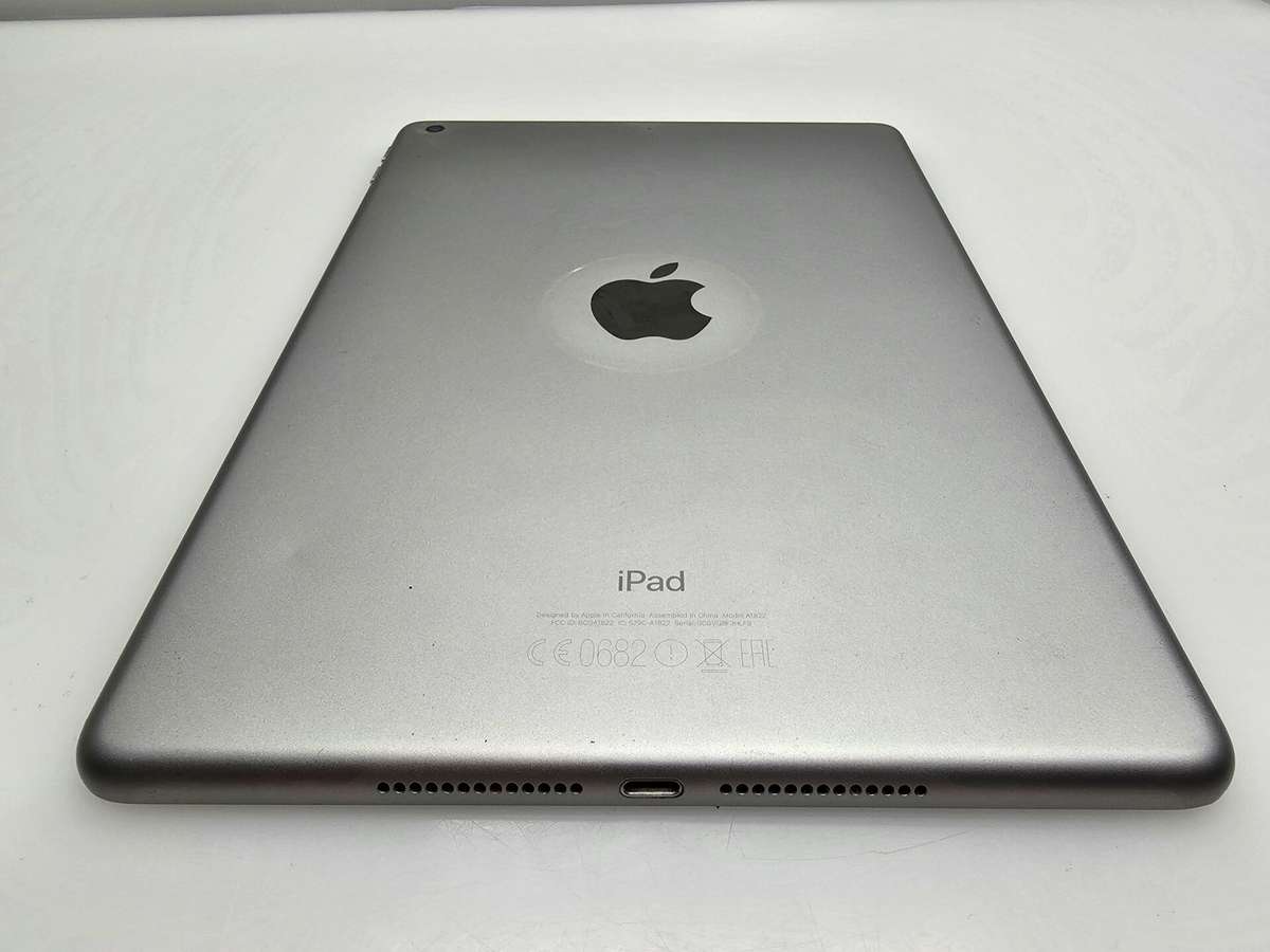 iPad 9.7" 5th Gen 32GB (Wifi Only) No Home Button No Touch ID Space Grey