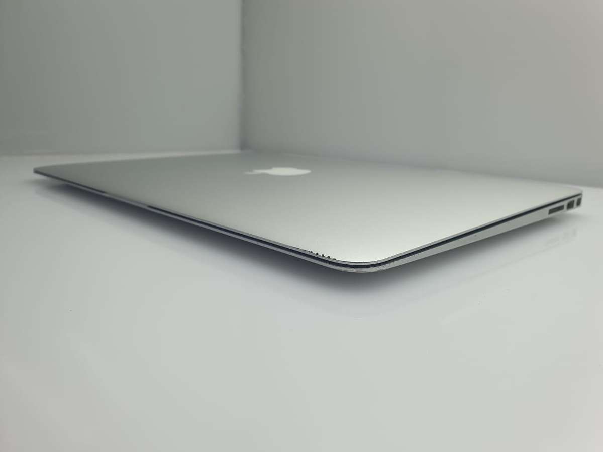 McBook Air "Core i5" 13-Inch (Mid 2015) 4GB RAM 128GB SSD Silver
