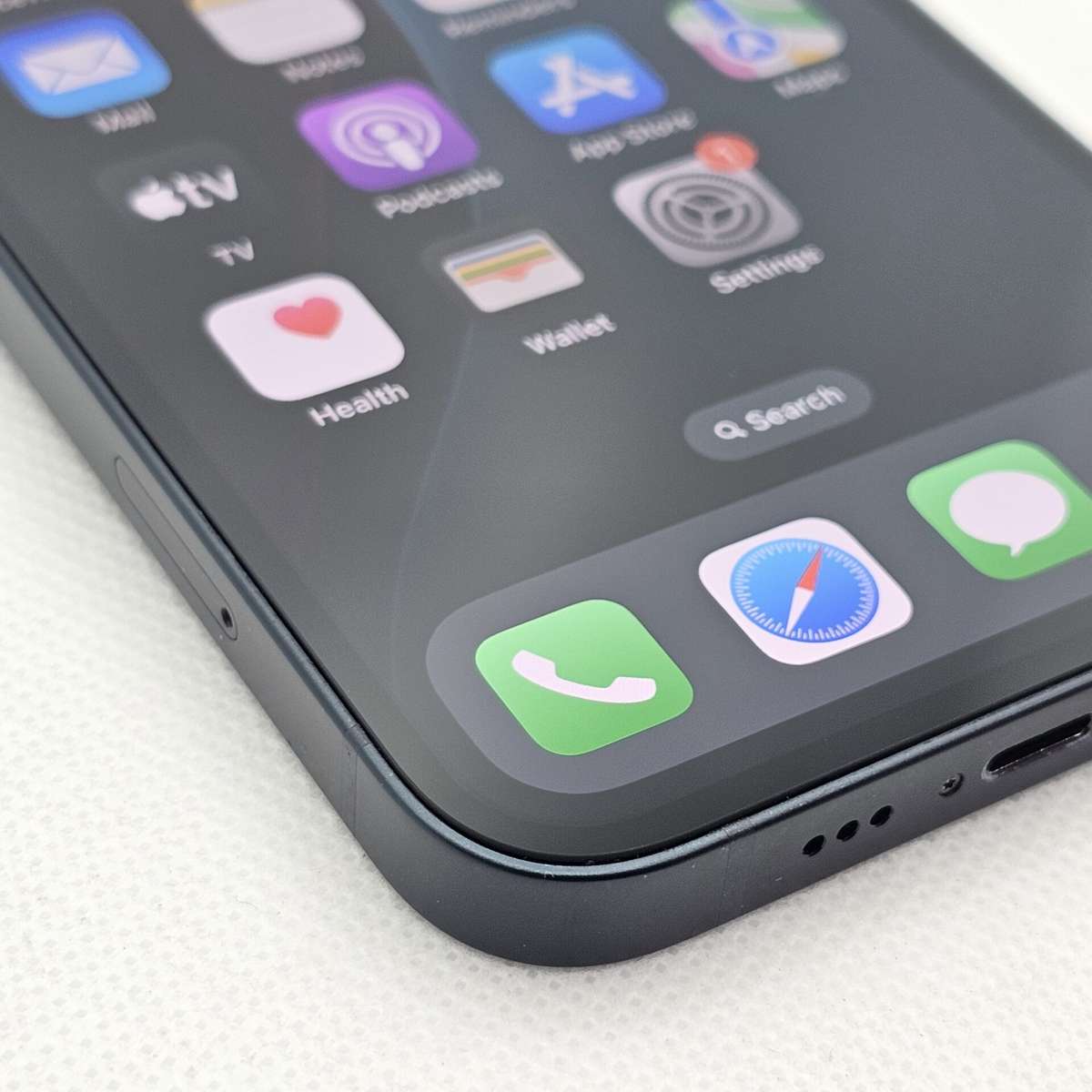 iPhone 14 128GB Midnight (12 Month Warranty) + Screen Protector Bundle Value: R200