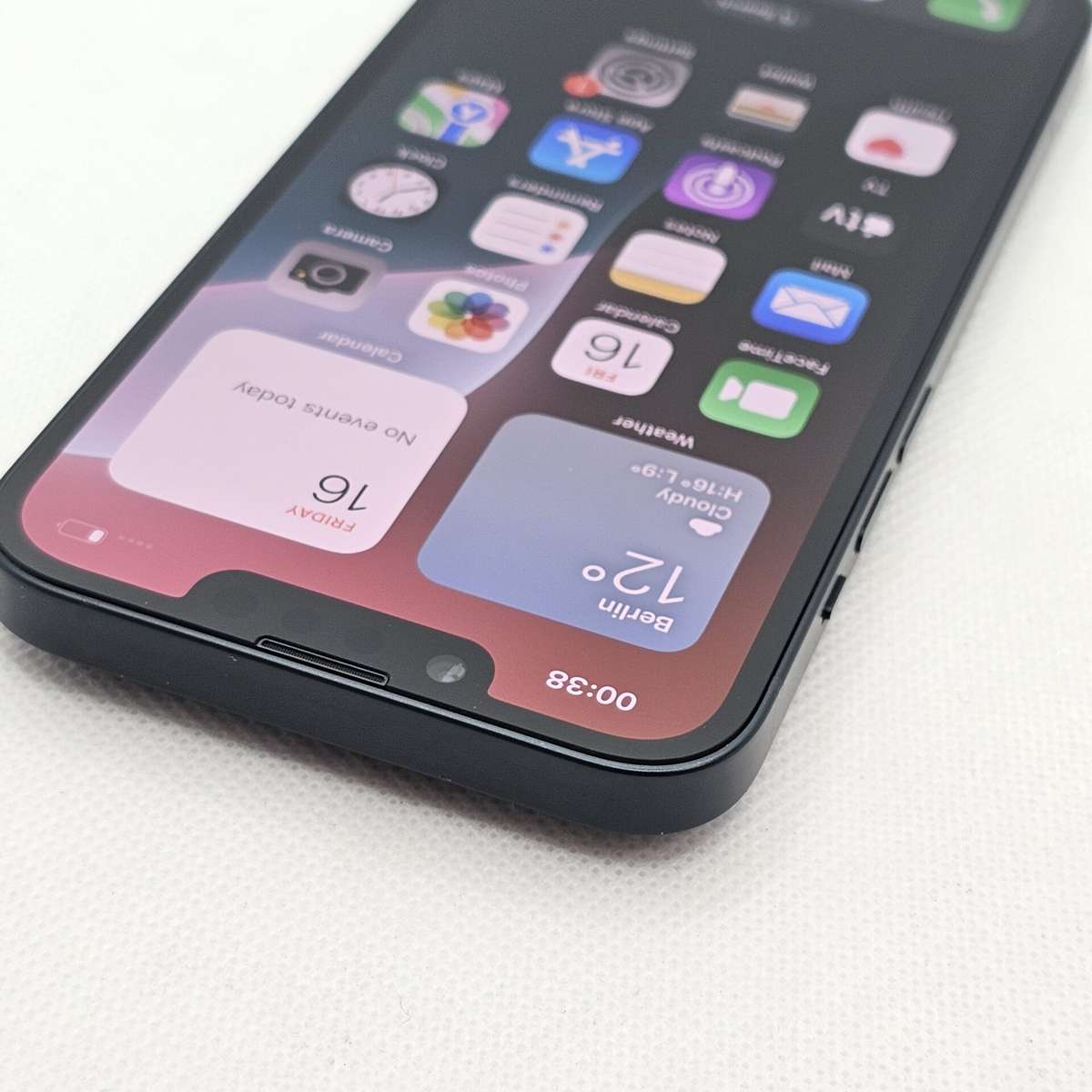 iPhone 14 128GB Midnight (12 Month Warranty) + Screen Protector Bundle Value: R200