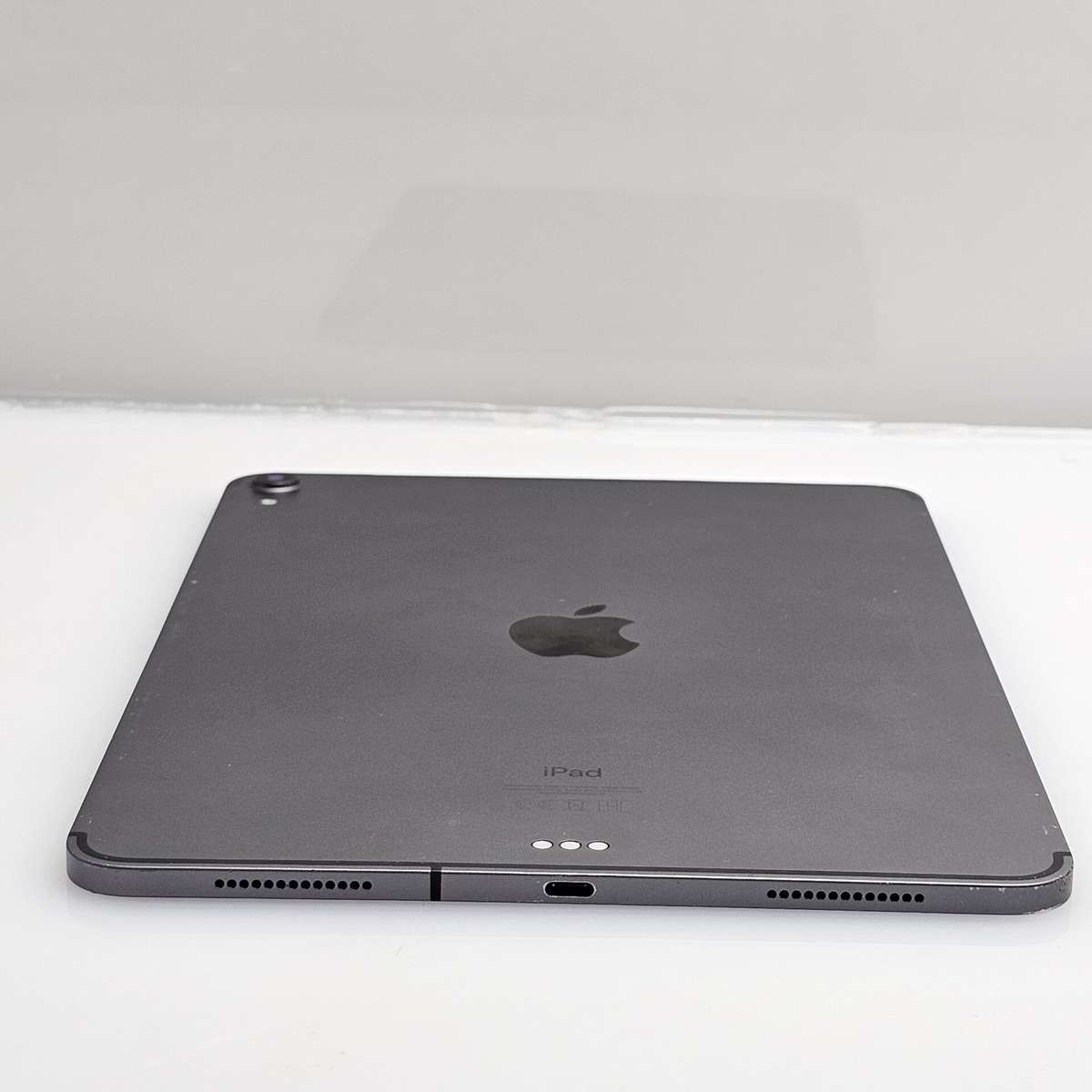 iPad Pro 11 1st Gen (WiFi/Cellular) 64GB Cracked Screen Space Grey