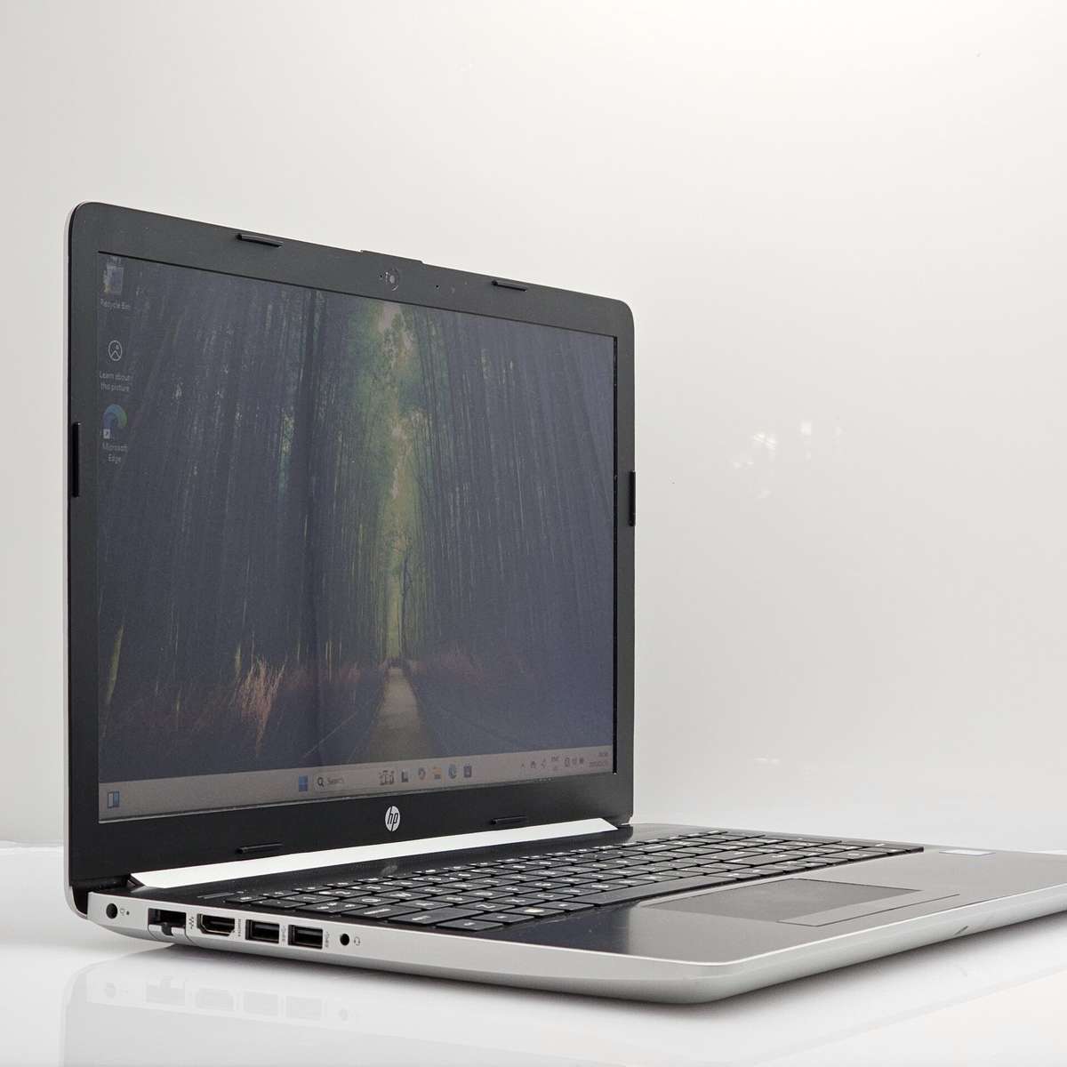 HP 15-da0030ni "Core i5" 1.60GHz 8GB RAM 256GB SSD Silver