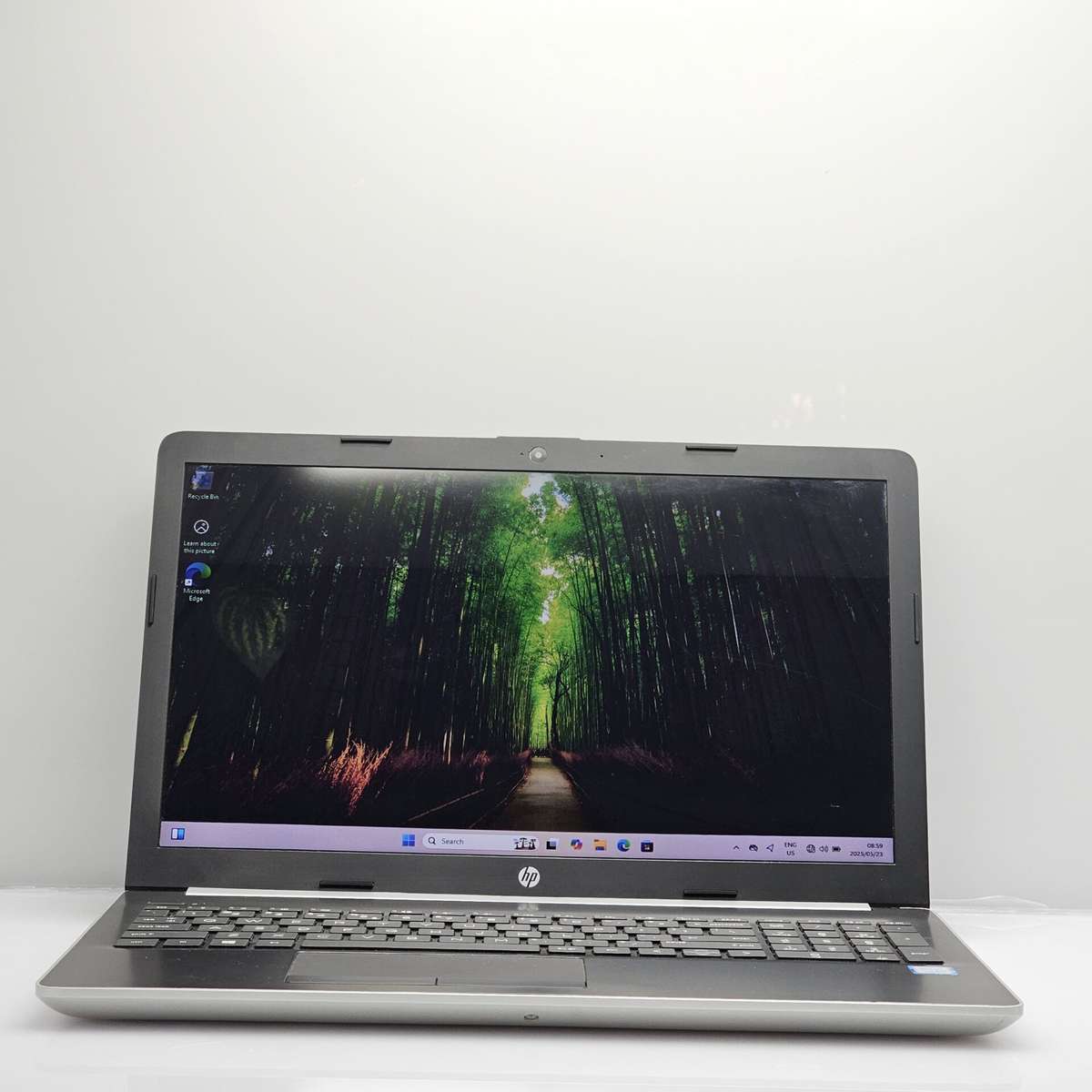HP 15-da0030ni "Core i5" 1.60GHz 8GB RAM 256GB SSD Silver