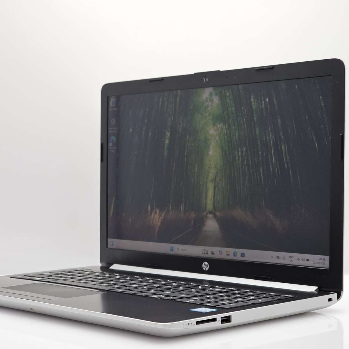 HP 15-da0030ni "Core i5" 1.60GHz 8GB RAM 256GB SSD Silver