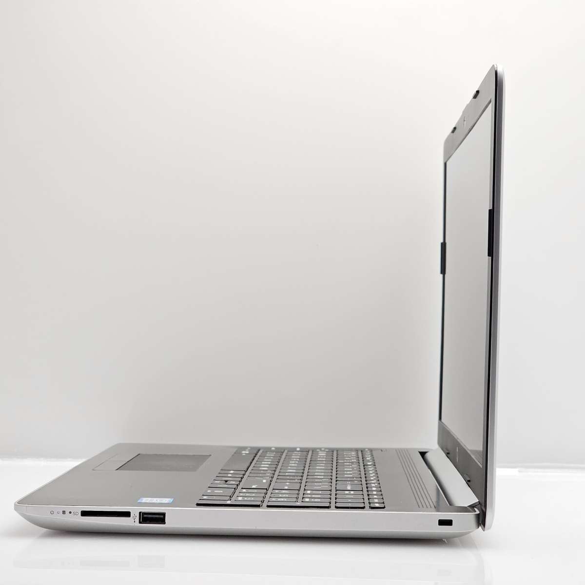HP 15-da0030ni "Core i5" 1.60GHz 8GB RAM 256GB SSD Silver