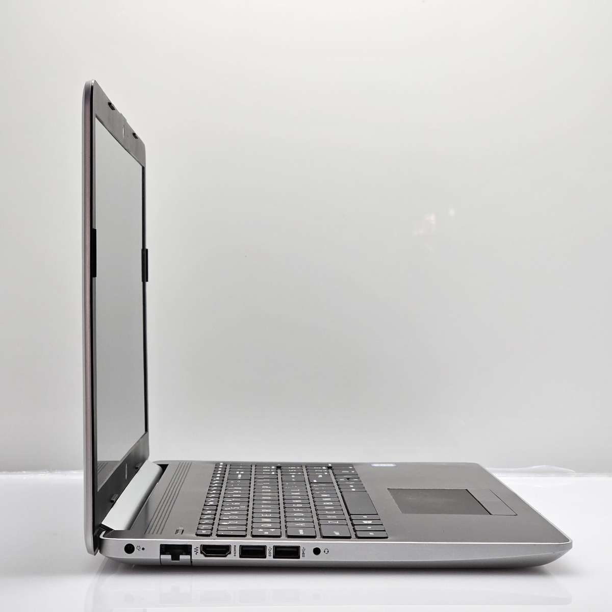HP 15-da0030ni "Core i5" 1.60GHz 8GB RAM 256GB SSD Silver
