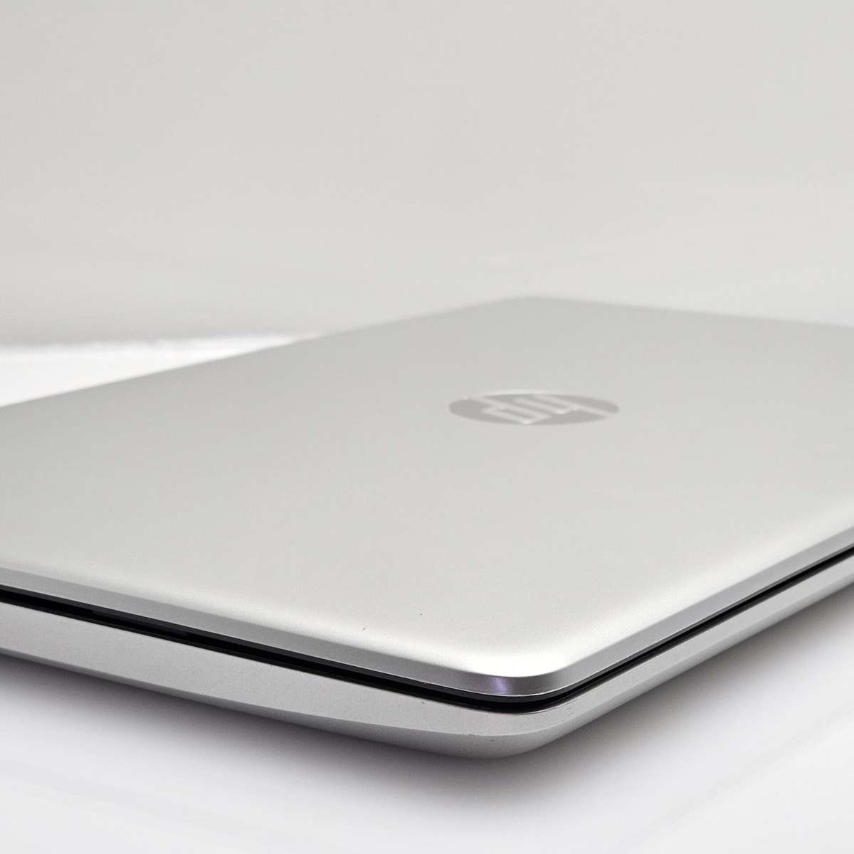 HP 15-da0030ni "Core i5" 1.60GHz 8GB RAM 256GB SSD Silver