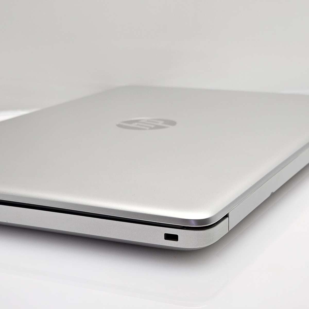 HP 15-da0030ni "Core i5" 1.60GHz 8GB RAM 256GB SSD Silver
