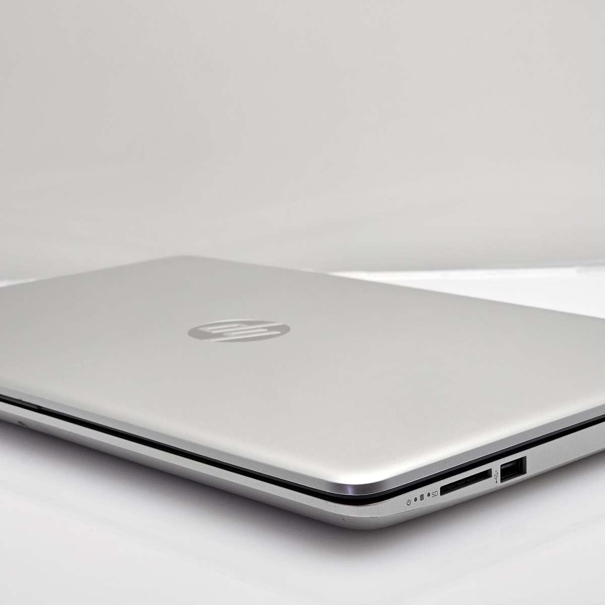 HP 15-da0030ni "Core i5" 1.60GHz 8GB RAM 256GB SSD Silver