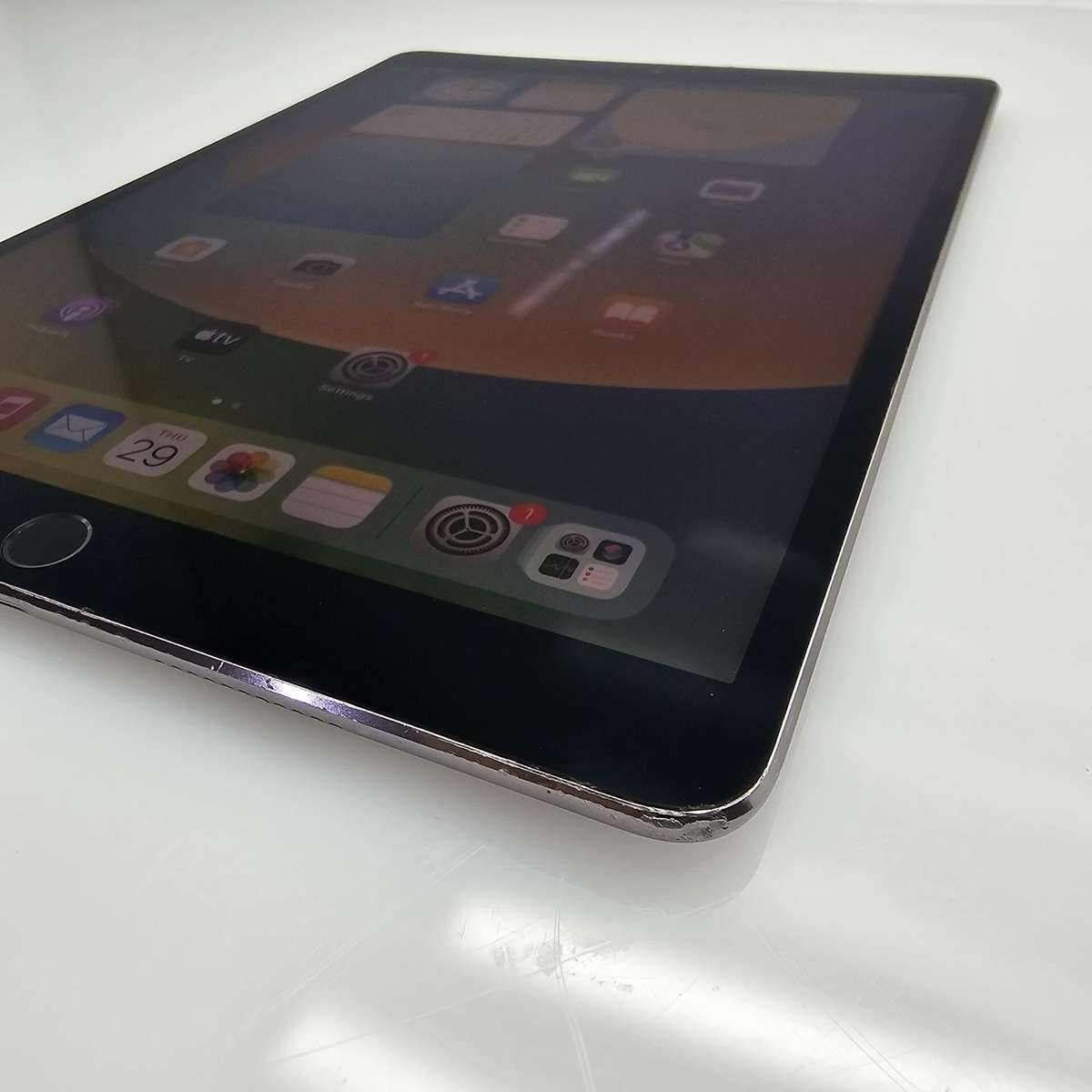 iPad Pro 10.5" 2nd Gen (WiFi/Cellular) 512GB No Touch ID And Screen Damage Silver