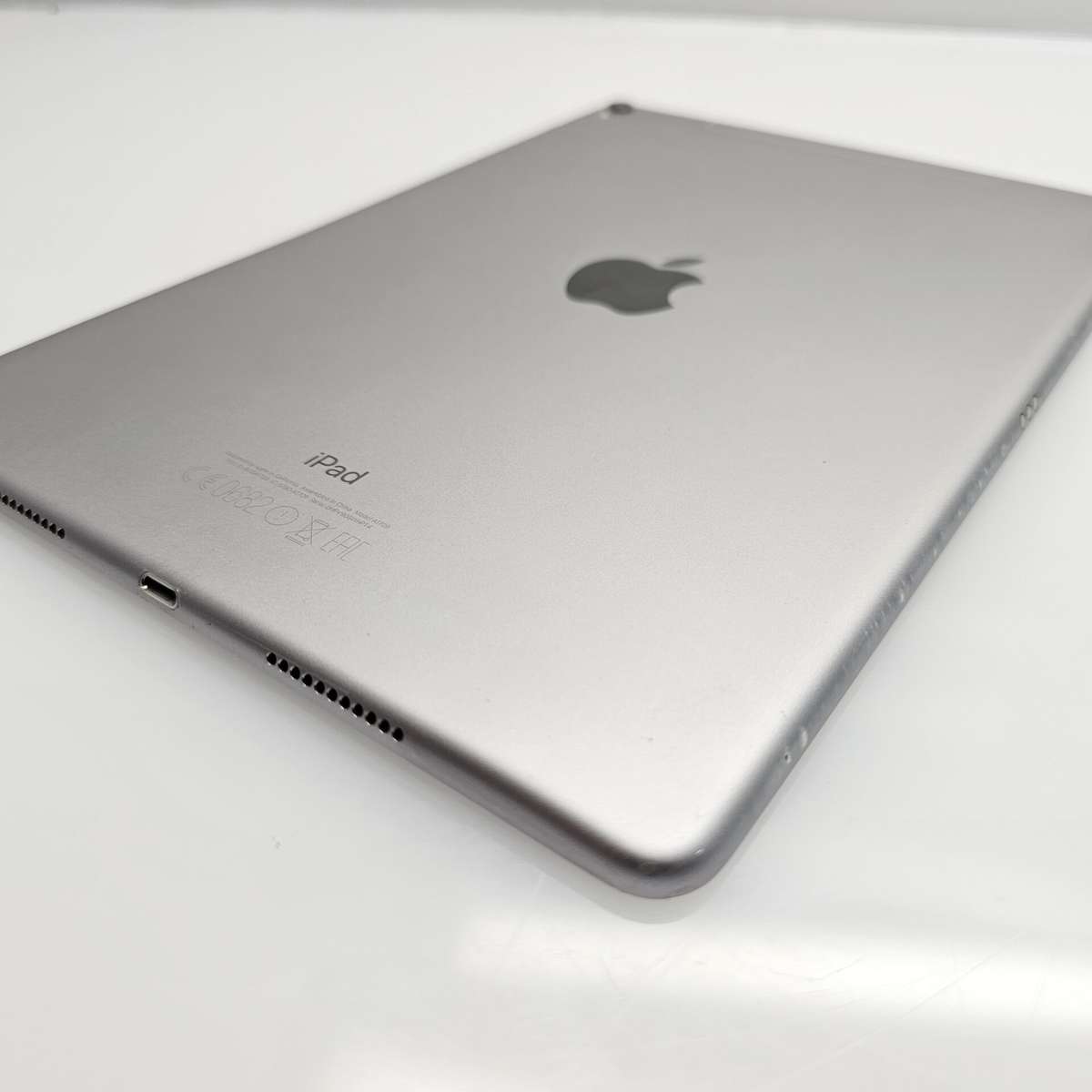 iPad Pro 10.5" 2nd Gen (WiFi/Cellular) 512GB No Touch ID And Screen Damage Silver