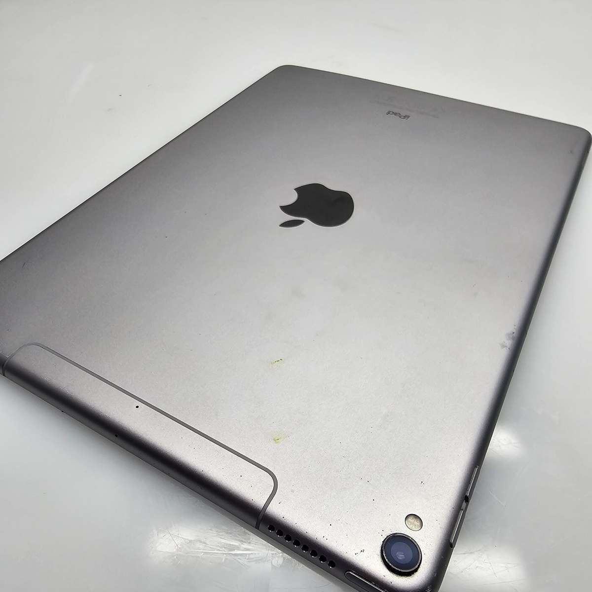 iPad Pro 10.5" 2nd Gen (WiFi/Cellular) 512GB No Touch ID And Screen Damage Silver