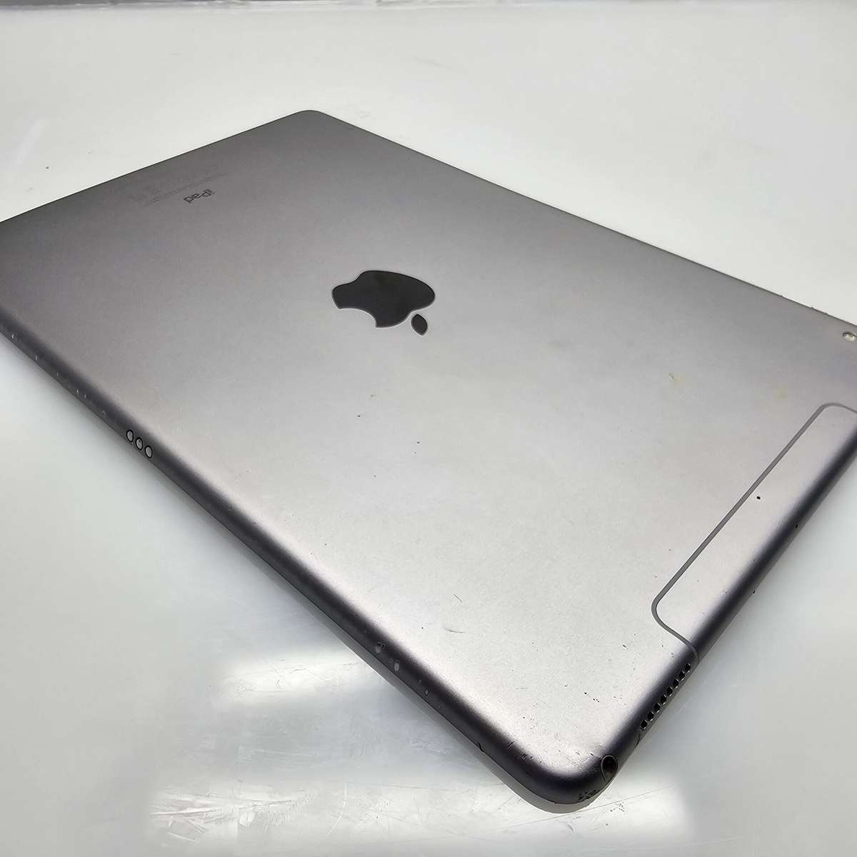 iPad Pro 10.5" 2nd Gen (WiFi/Cellular) 512GB No Touch ID And Screen Damage Silver