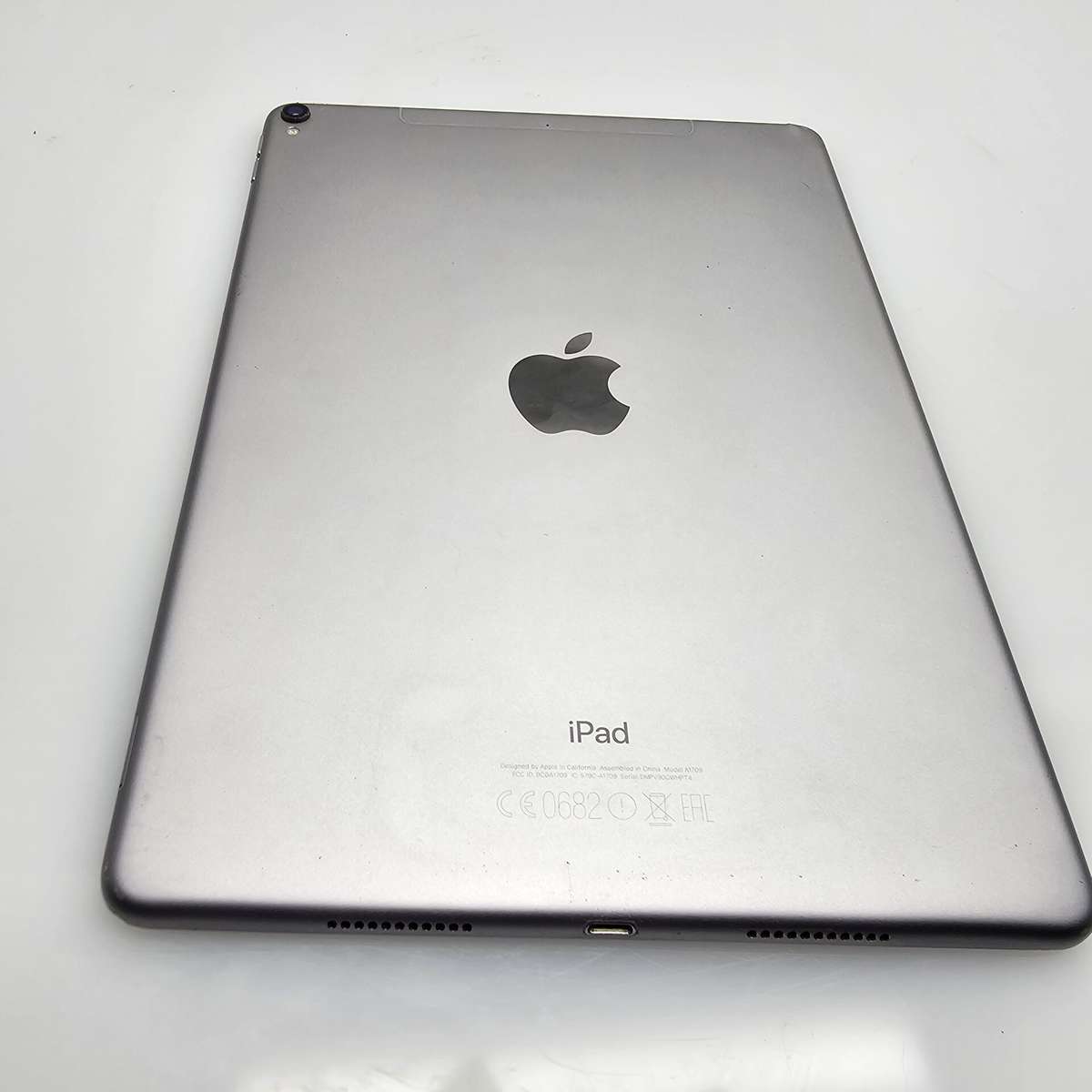 iPad Pro 10.5" 2nd Gen (WiFi/Cellular) 512GB No Touch ID And Screen Damage Silver