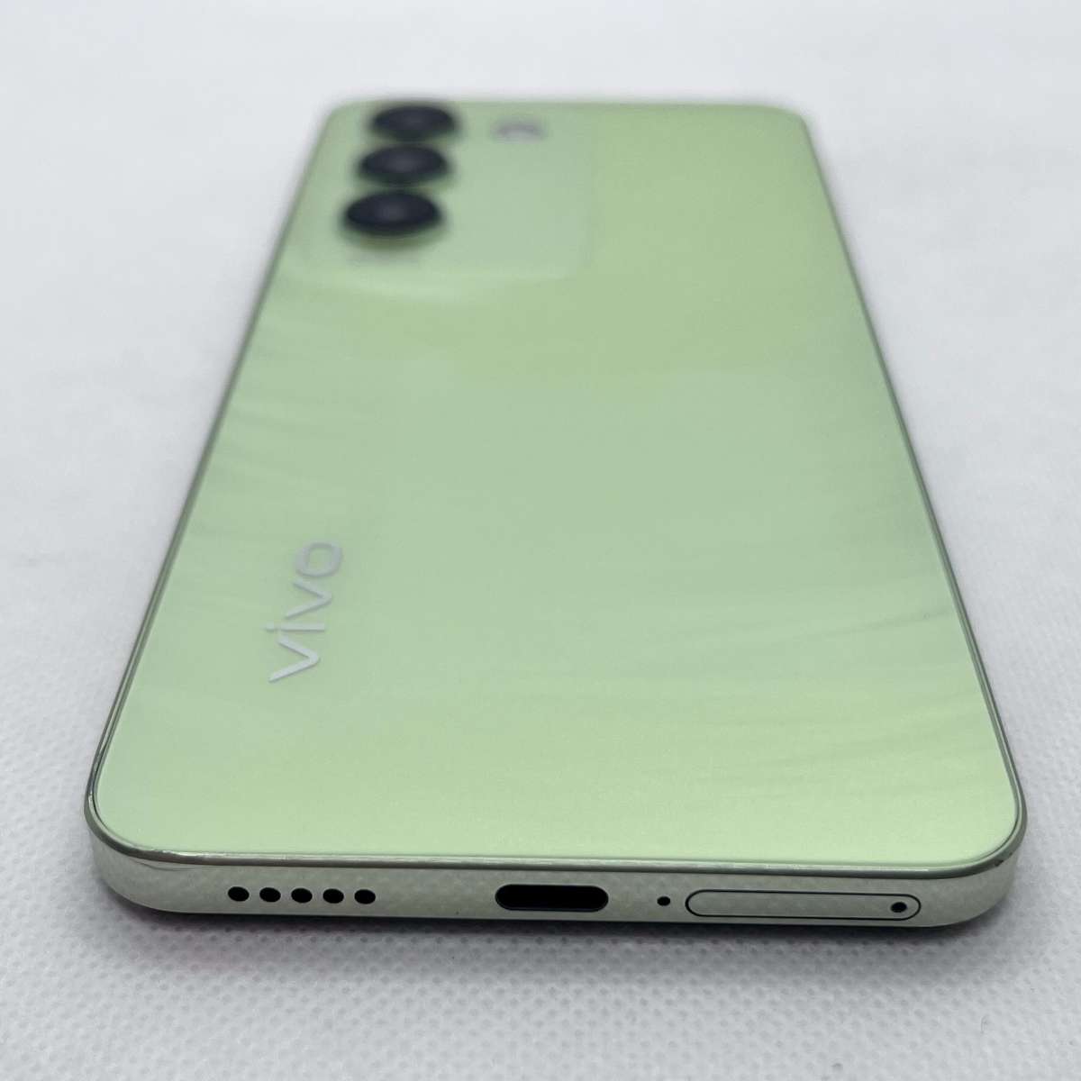 Vivo Y100 256GB Breeze Green (3 Month Warranty)