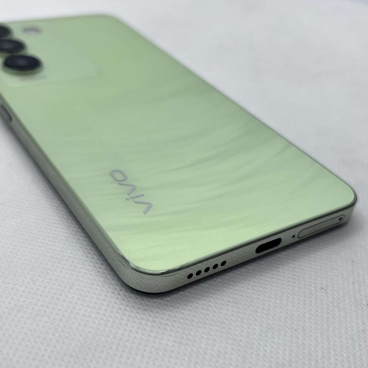 Vivo Y100 256GB Breeze Green (3 Month Warranty)
