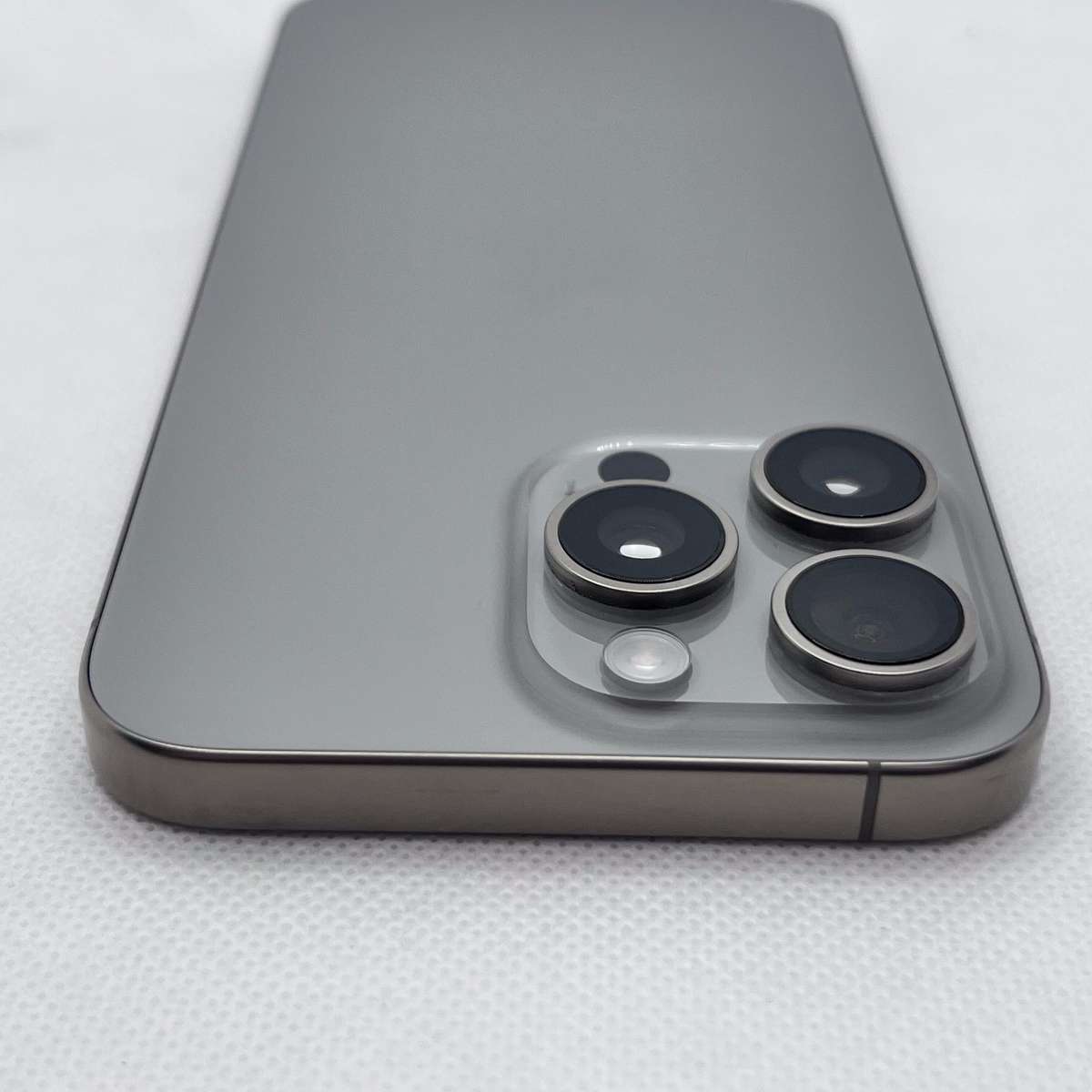 iPhone 15 Pro Max 512GB White Titanium (12 Month Warranty)- Mint Condition