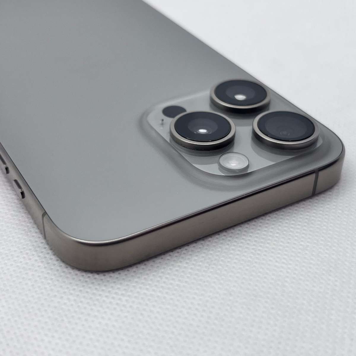 iPhone 15 Pro Max 512GB White Titanium (12 Month Warranty)- Mint Condition