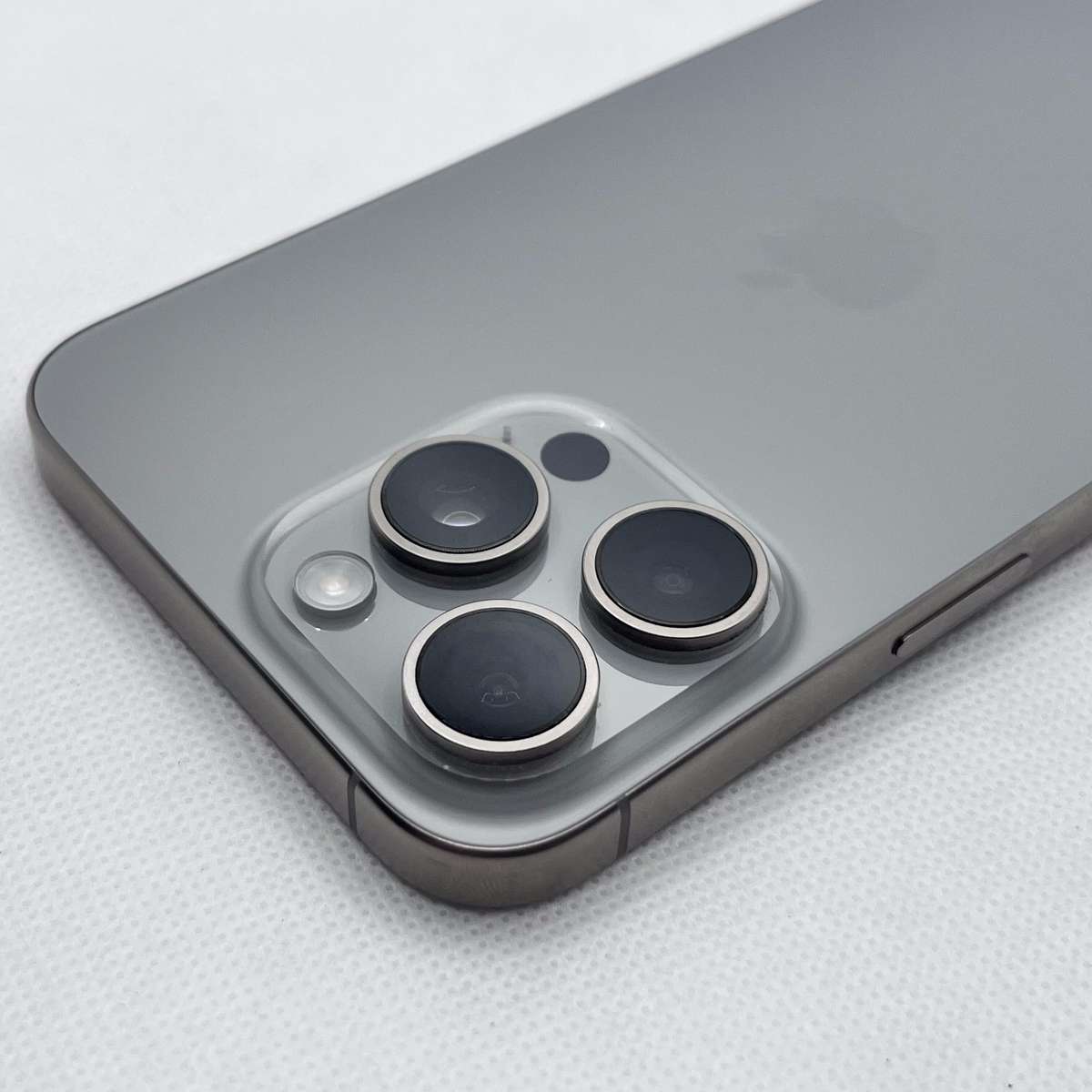 iPhone 15 Pro Max 512GB White Titanium (12 Month Warranty)- Mint Condition