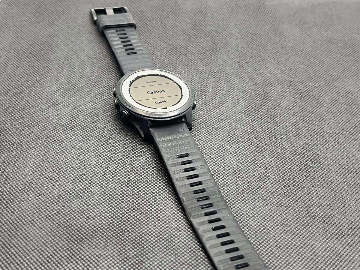 Garmin Forerunner 945 | Screen Damage | Black (3 Month Warranty)