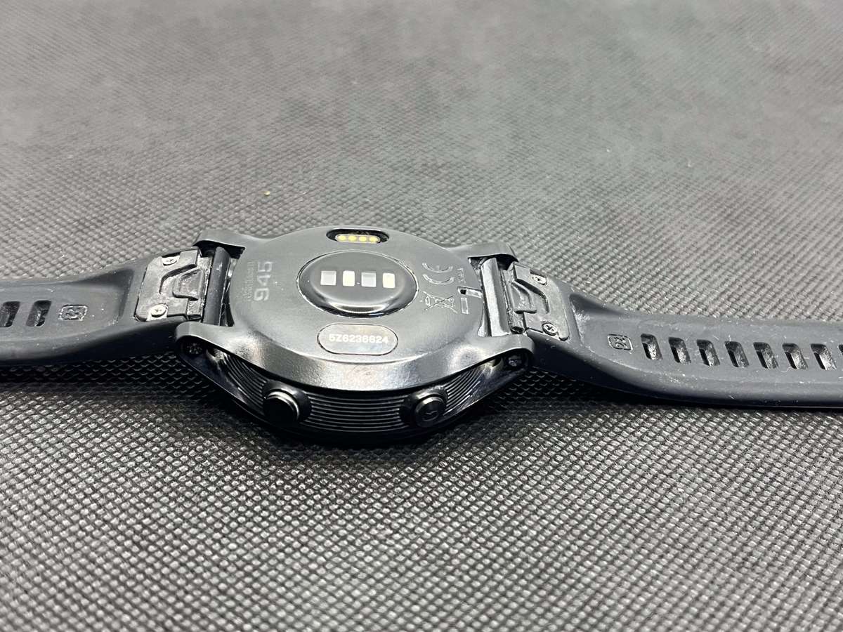 Garmin Forerunner 945 | Screen Damage | Black (3 Month Warranty)