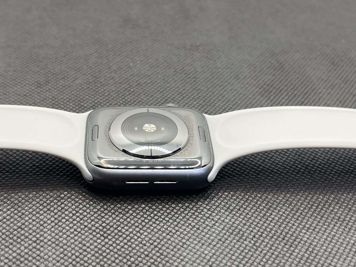 Apple Watch Series 5 44mm GPS Only | Dead Pixels | Space Gray (3 Month Warranty) - With Grey Straps