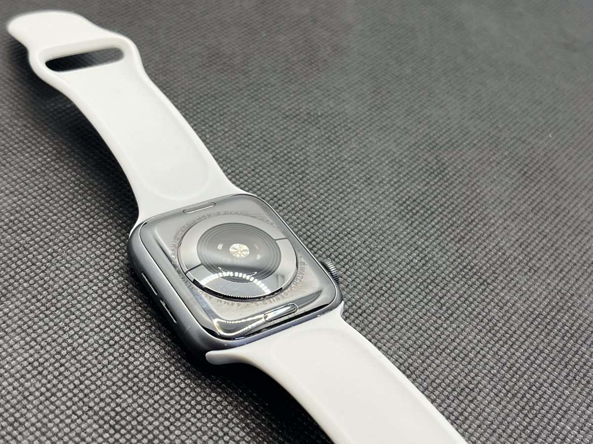 Apple Watch Series 5 44mm GPS Only | Dead Pixels | Space Gray (3 Month Warranty) - With Grey Straps