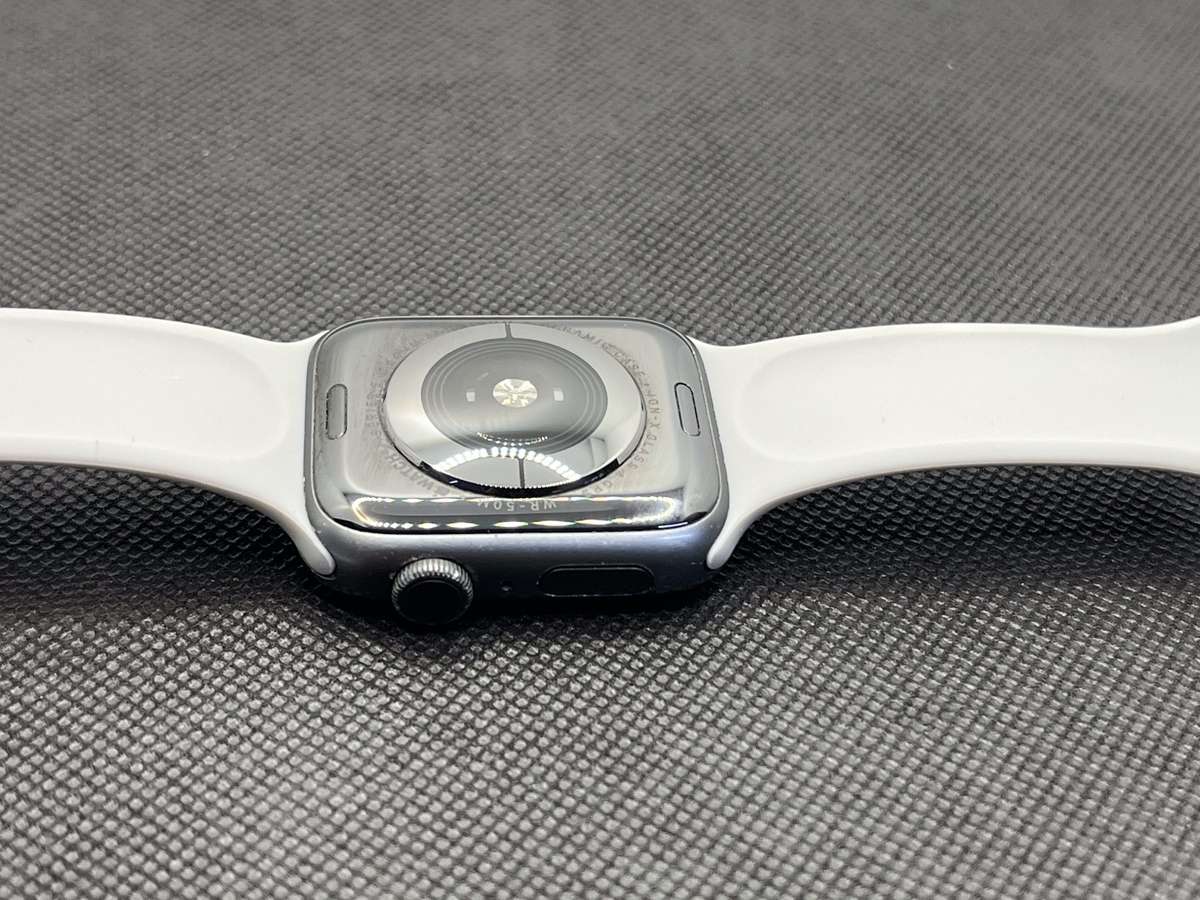 Apple Watch Series 5 44mm GPS Only | Dead Pixels | Space Gray (3 Month Warranty) - With Grey Straps