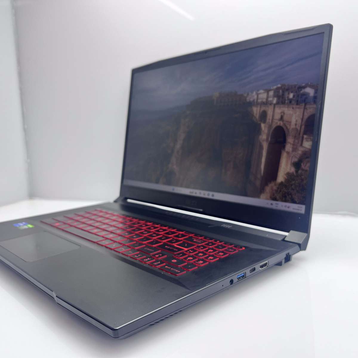 MSI Katana GF76 12UE Core i7 16GB RAM 1TB NYME SSD No HDMI Black (6 Month Warranty)