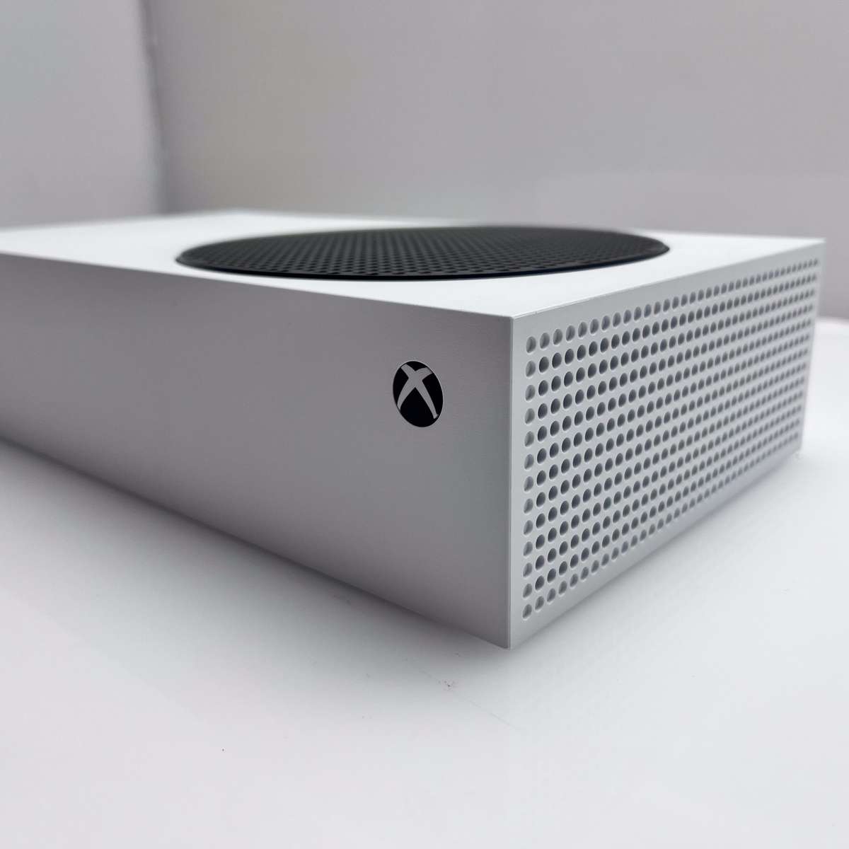 Xbox Series S 512GB White + 1 Controller + 1 Power Cable + 1 HDMI Cable (3 Month Warranty)