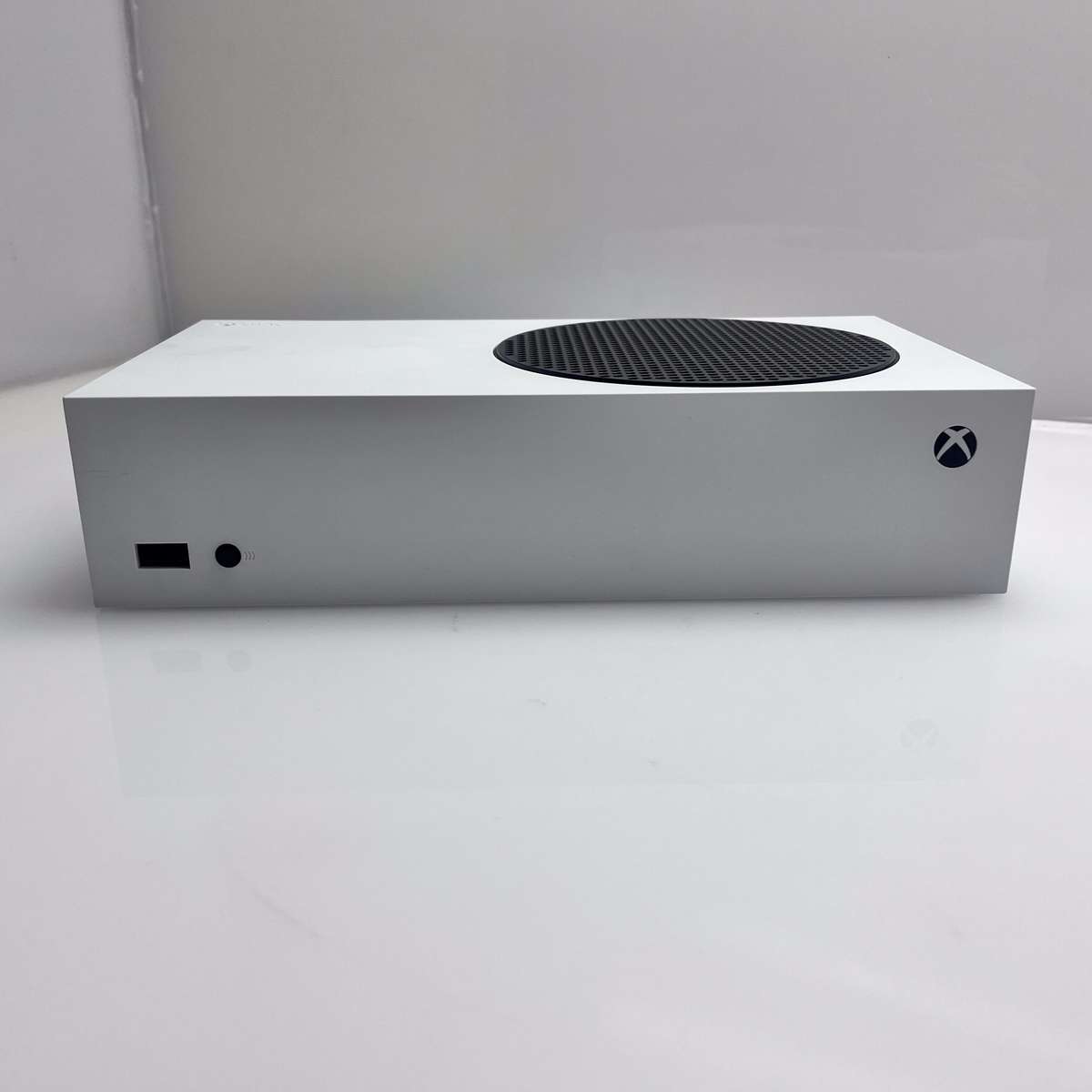 Xbox Series S 512GB White + 1 Controller + 1 Power Cable + 1 HDMI Cable (3 Month Warranty)