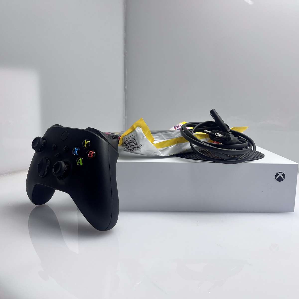 Xbox Series S 512GB White + 1 Controller + 1 Power Cable + 1 HDMI Cable (3 Month Warranty)