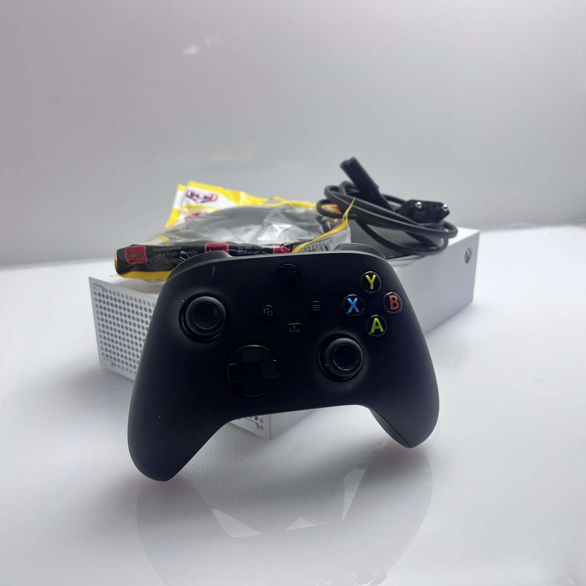 Xbox Series S 512GB White + 1 Controller + 1 Power Cable + 1 HDMI Cable (3 Month Warranty)