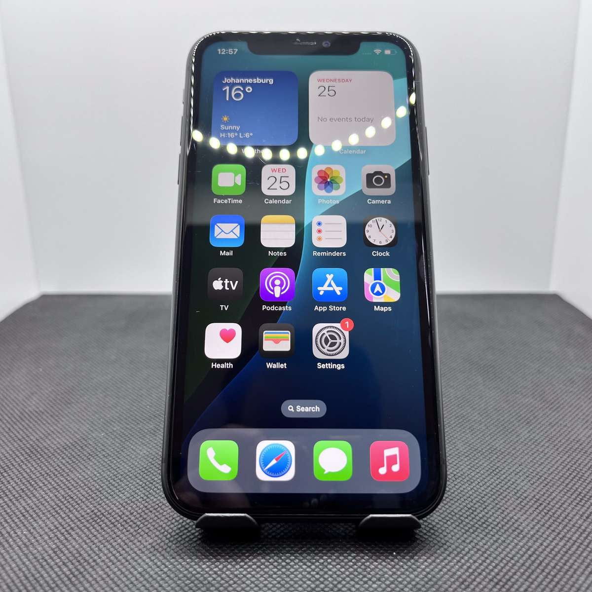 Apple iPhone 11 64GB Black (6 Month Warranty)