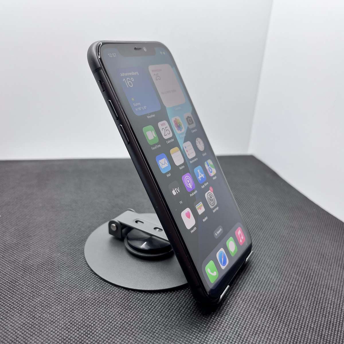 Apple iPhone 11 64GB Black (6 Month Warranty)