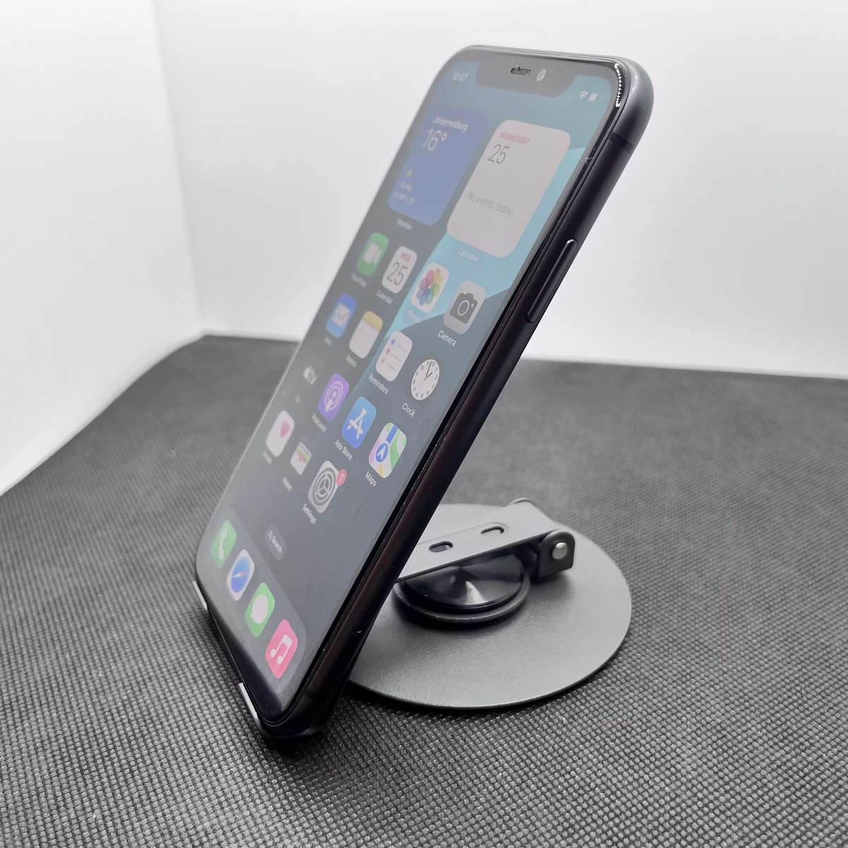 Apple iPhone 11 64GB Black (6 Month Warranty)