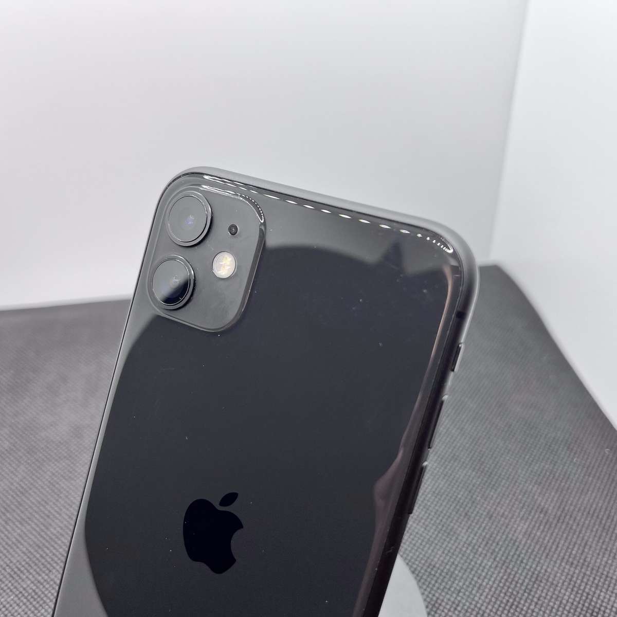 Apple iPhone 11 64GB Black (6 Month Warranty)