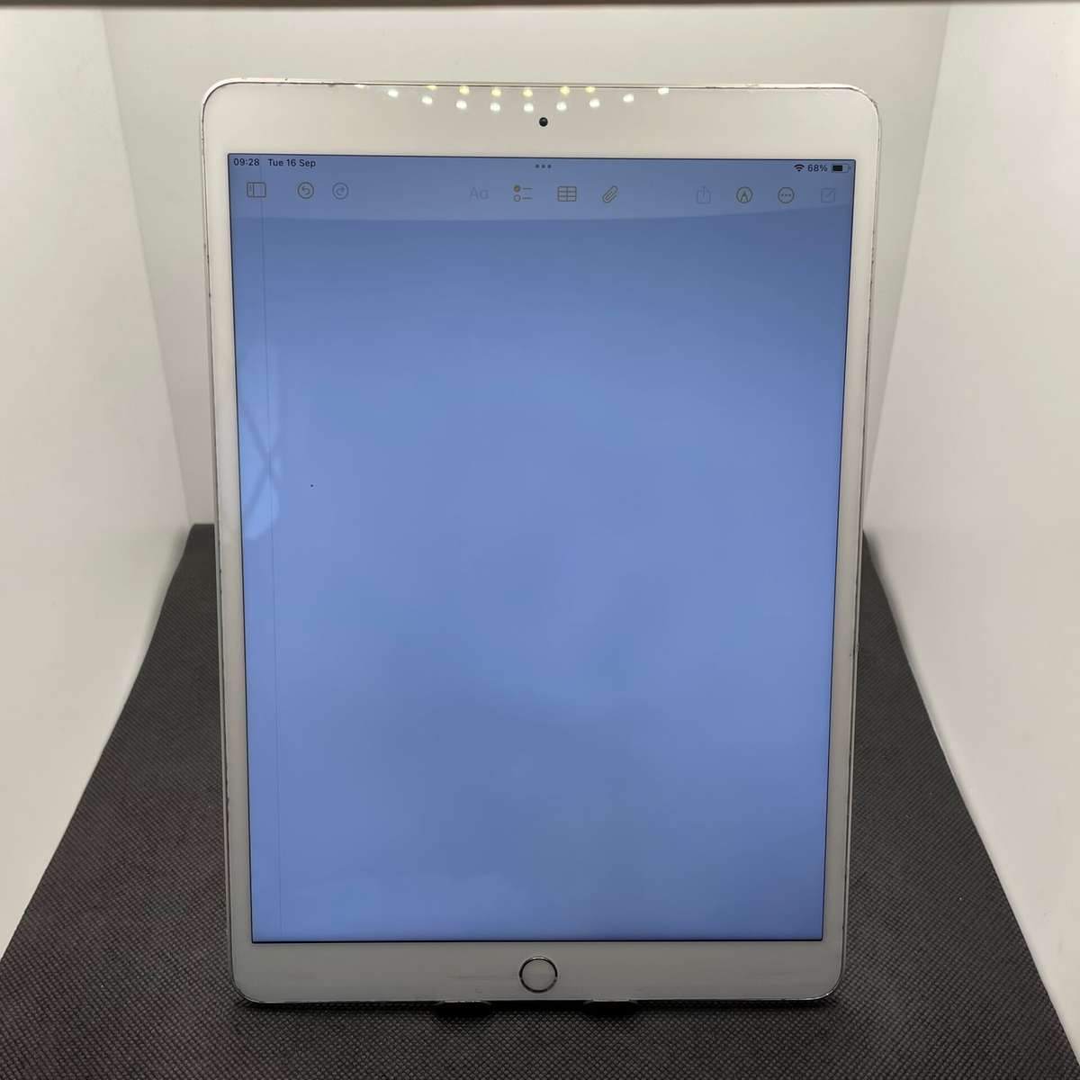 iPad Air 3rd Gen 64GB (Wi-Fi Only) Silver - Bright Spots | LCD Lines | Dim Backlight