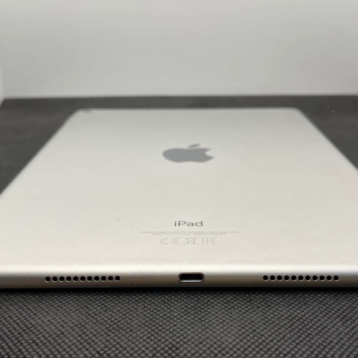 iPad Air 3rd Gen 64GB (Wi-Fi Only) Silver - Bright Spots | LCD Lines | Dim Backlight